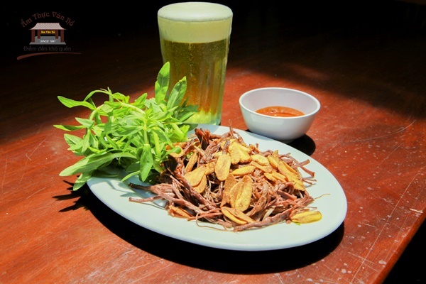 Goi-y-nha-hang-ngon-bo-re-cho-anh-em-van-phong-Ha-Noi-khai-xuan