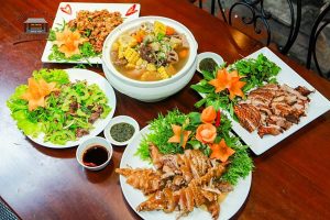 nhà hàng tổ chức hội họp gặp mặt
