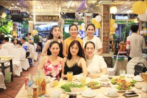nhà hàng tổ chức hội họp gặp mặt