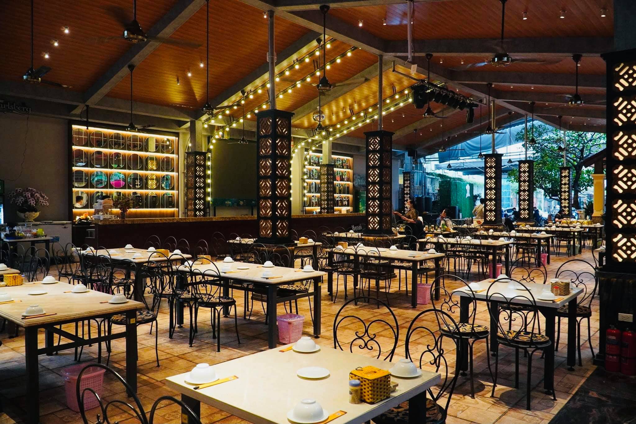 Một không gian rộng rãi, ấm cúng mà không kém phần sang trọng là một địa điểm xứng đáng được lựa chọn.