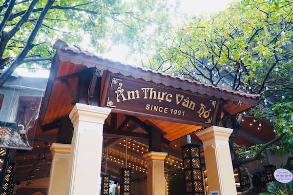 Ăn uống công ty ở đâu?