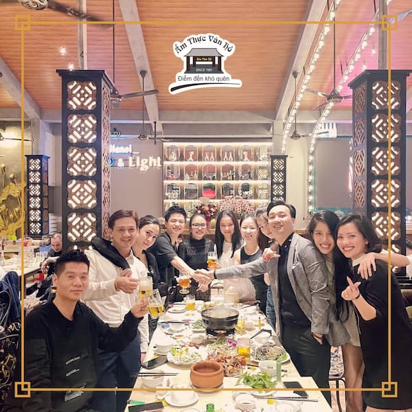 Ăn uống công ty ở đâu?