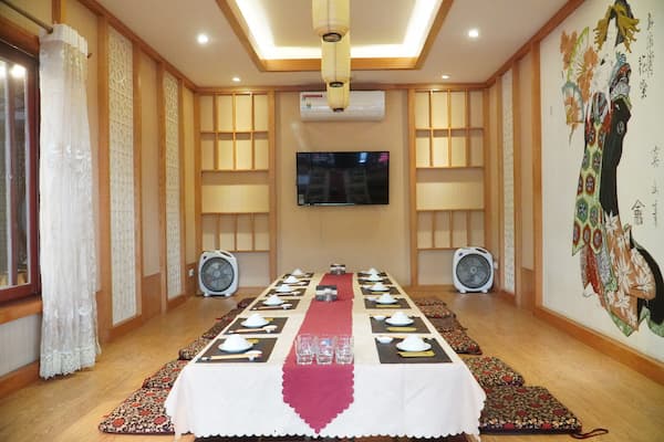 Nhà hàng gặp mặt khai xuân đầu năm