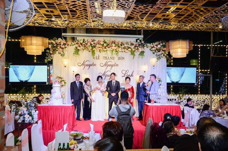 Nhà hàng tổ chức tiệc cưới sang trọng tại Hà Nội có vị trí trung tâm