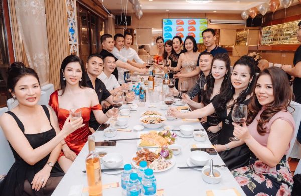Tổ chức tiệc cưới ở Hà Nội – Không gian sang trọng, ấn tượng