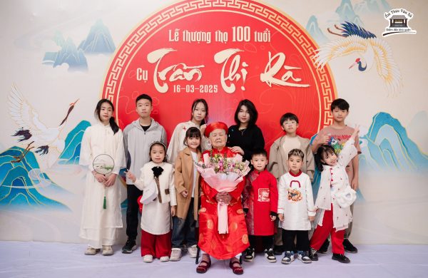 Tiệc Mừng Thượng Thọ 100 tuổi cụ Bà