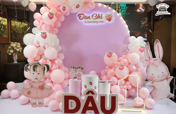 Trang trí Tiệc Sinh Nhật bé Đan Chi – Concept gấu Dâu