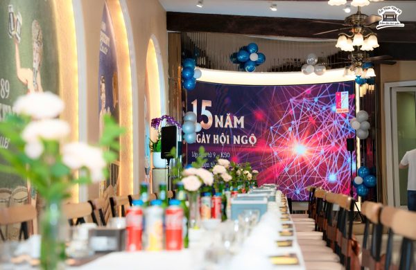 Trang trí tiệc họp lớp cho tập thể DT9 – K50, Đại học Bách Khoa Hà Nội