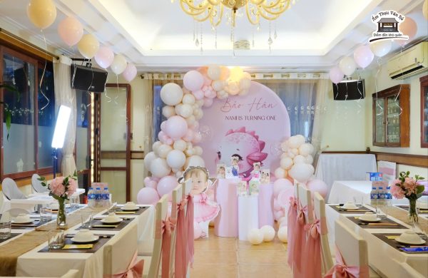 Trang trí tiệc Sinh Nhật của Em Bé Bảo Hân – Concept hồng ngọt ngào