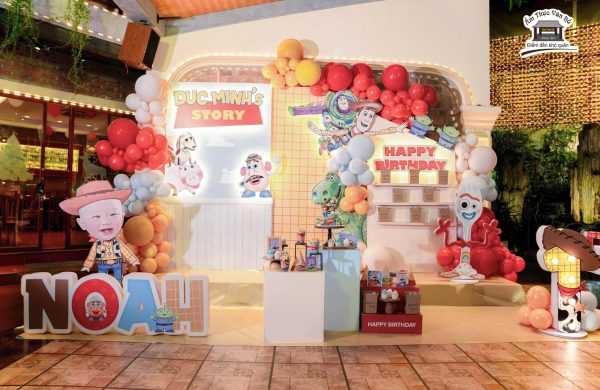 Trang trí tiệc Chào Đón Sinh Nhật 1 Tuổi Của Bé Noah – Đức Minh Concept Thế Giới Đồ Chơi Lung Linh