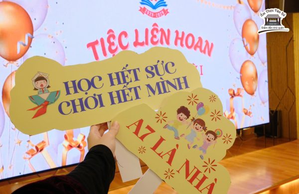 Trang trí tiệc Liên Hoan Sơ Kết Học Kỳ I Của Tập Thể Lớp A7 Tại Vân Hồ