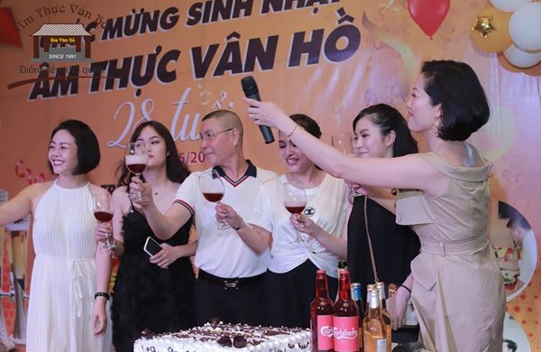 Kỉ niệm sinh nhật lần thứ 28 – Một đêm đáng nhớ tại Ẩm thực Vân Hồ