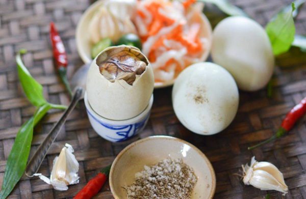 Đi dọc Việt Nam – tìm hiểu cách ăn trứng vịt lộn của người dân 3 miền có gì đặc biệt