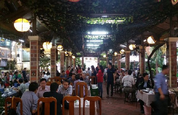 Khám phá quán ăn ngon Hà Nội trên con phố mang tên cố đô xưa