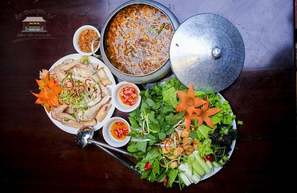 Lẩu riêu cua đồng gà ta – Đậm đà hương thơm xứ Hà thành