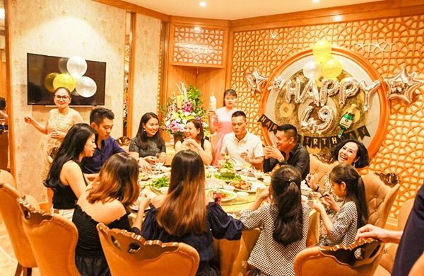 Nhà hàng chuyên tổ chức sinh nhật tại Hà Nội – Ẩm thực Vân Hồ