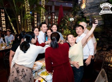 Nhà hàng gặp mặt khai xuân đầu năm trang trọng, ấm cúng tại Ẩm thực Vân Hồ