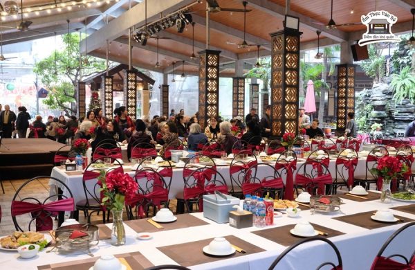Nhà hàng tổ chức tiệc cho công ty – Giải pháp sự kiện chuyên nghiệp tại Ẩm thực Vân Hồ