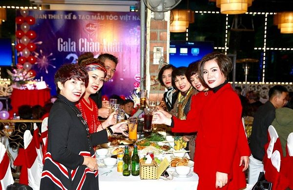 Tìm kiếm nhà hàng tổ chức tiệc liên hoan cuối năm 2020 cho gia đình trọn gói giá rẻ tại Hà Nội