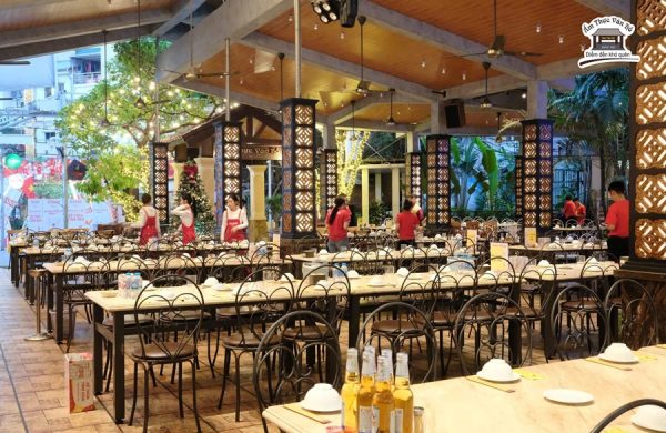 Nhà hàng Việt rộng rãi mang đậm bản sắc truyền thống tại Ẩm thực Vân Hồ