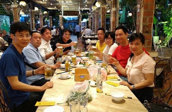 Quán bia sang trọng Hà Nội đừng bỏ lỡ bia hơi Vân Hồ