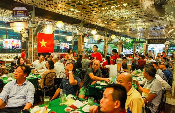Truy tìm địa chỉ quán bia chiếu bóng đá Hà Nội