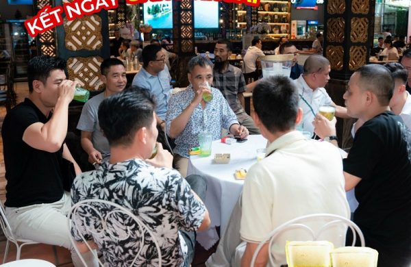 Quán bia đẹp Hà Nội gọi tên Ẩm thực Vân Hồ