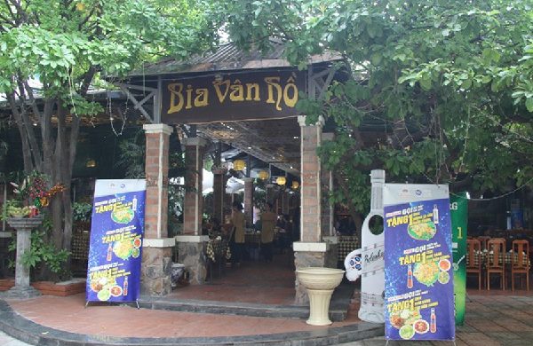 Quán bia hơi bình dân Hà Nội Vân Hồ – Điểm đến yêu thích của cư dân thủ đô suốt gần 30 năm