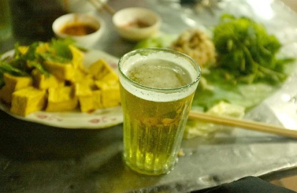 Quán bia hơi Hà Nội ngon Vân Hồ – Điểm đến yêu thích của tín đồ nhậu