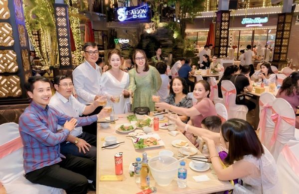 Tìm nhà hàng tổ chức tiệc cưới tại Hà Nội? ghé ngay Ẩm Thực Vân Hồ