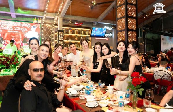 Trải nghiệm đẳng cấp tại nhà hàng sang trọng Hà Nội – Ẩm Thực Vân Hồ